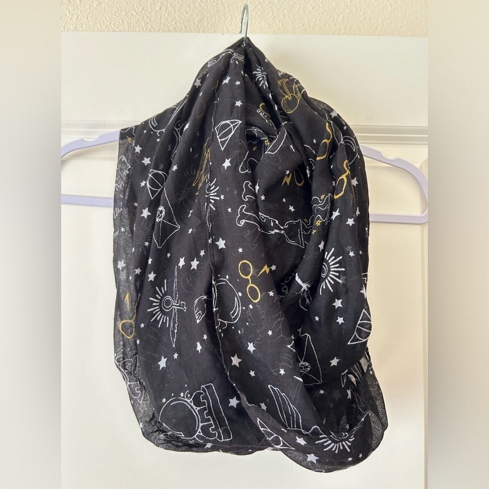 NWOT Harry Potter Infinity Scarf - Picture 3 of 3